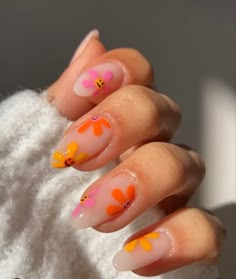 Nail Almond Summer, 70’s Nail Designs, Graphic Design Nails, Hippy Acrylic Nails, Nails Acrylic Spring Colors, 70s Aesthetic Nails, Bright Nails Designs, Nails Acrylic Almond Summer, Hippy Nail Art