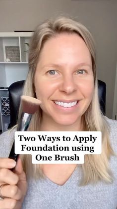 juls_rosemond on Instagram: Two ways to apply foundation using one brush! There are several ways that you can apply foundation (hands, brushes, makeup sponge) to… Apply Foundation With Brush, Eyeshadow Styles, Eyeliner Techniques, Embrace Natural Beauty, Apply Foundation, Brushes Makeup, Flawless Makeup Application, Mascara Tips