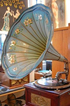 an old fashioned record player sitting on top of a table