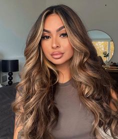 Caramel Blonde On Black Hair, Honey Beige Hair Balayage, Balayage Hair From Black, Highlights On Morena, Brown Eyes Hair Color Ideas Haircolor, Honey Brown Hair With Balayage, Balayage On Tan Skin Tone, Chocolate Brown Hair With Blonde Highlights Caramel, Cinnamon Brown Hair With Money Piece