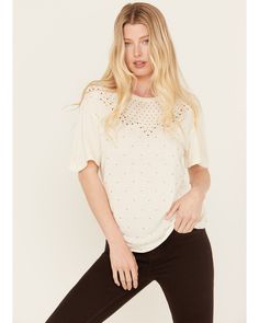 Idyllwind Women's Fannie Studded Tee, Ivory Relaxed Fit Rayon Tops For Fall, Short Sleeve Modal Tops For Spring, Relaxed Fit Rayon Tops, Fall Short Sleeve Viscose Tops, Fall Viscose Tops With Short Sleeves, Short Sleeve Viscose Tops For Fall, Viscose Short Sleeve Tops For Fall, Denim Outfit, Denim Top