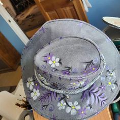 Cowboy Hat With Purple & White Flowers - Etsy Artistic Adjustable Hat For Rodeo, Hand Painted Brimmed Country Hats, Hand Painted Adjustable Western Hat, Adjustable Hand Painted Western Hat, Country Style Hand Painted Brimmed Hat, Purple And White Flowers, Rancher Hat, Costume Hats, Cowboy Hat