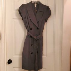 Nwot Amanda Lane Women's 6 Gray Executive Dress Spring Career Mini Dress, Chic Style, Spring Chic Career Mini Dress, Chic Spring Career Mini Dress, Fitted Belted Mini Dress For Daywear, Spring Career Dresses With Buttons, Career Dresses With Buttons For Spring, Fitted Belted Mini Dress For Semi-formal Occasions, Fitted Belted Mini Dress For Semi-formal Events, Semi-formal Fitted Belted Mini Dress