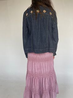 Y2K era dark wash denim jacket w sequin floral details in excellent condition with no noted flaws. Seen here on a women's size small. Marked vintage size large. measurements are taken flat  19" pit to pit 25" long  size large Y2k Denim Jacket, Dark Wash Denim Jacket, Sequin Flower, Vintage Jean Jacket, Y2k Era, Y2k Denim, Dark Wash Denim, Vintage Jeans, Denim Wash