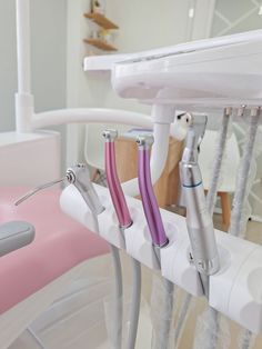 Pink Dental Aesthetic, Dental Gifts Ideas, Orthodontist Aesthetic, Dentist Career, Dental Accessories, Nursing School Inspiration, Dental Hygiene Student, Dental Aesthetics, Kedokteran Gigi