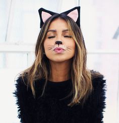 9 Different Ways You Can Be a Cat This Halloween via @ByrdieBeauty Different Halloween Costumes, Easy Last Minute Costumes, Costumes Faciles, Cat Halloween Makeup, Halloweenský Makeup, Cristina Yang, Cat Halloween Costume, Last Minute Costumes, Diy Halloween Costumes Easy