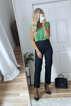 Summer Professional Outfit, Young Professional Outfits Casual, Conference Outfit, Classic Work Outfits, Young Professional Outfits, Cute Work Outfits, Office Casual Outfit, Spring Work Outfits, Professional Outfits Women