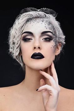 High fashion gothic makeup art #halloween #ideas Styl Goth, Carnaval Make-up, Sparkle Makeup, Fashion Make Up, High Fashion Makeup