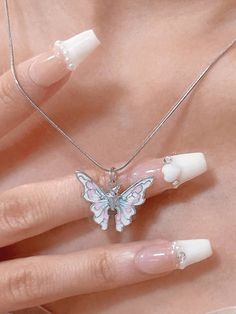 Collier à breloque papillon pastel-Necklaces-MAUV STUDIO-STREETWEAR-Y2K-CLOTHING Barbie Necklace, Pastel Butterfly, Trendy Scarves, Bff Jewelry, Pastel Butterflies, Y2k Preppy, 2023 Trends, Sparkle Jewelry, Friend Necklaces