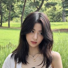 Korean Haircut Long, Yunjin Icon, Hair Curling Tips, Girl Haircuts, New Hair, Hair Inspo, American Girl