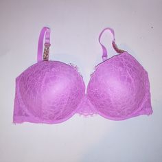 Victoria Secret Bra 38dd Push Up Pinkish Purple Allover Lace Gold Chain Link Very Sexy Collection Underwire New With Tags *Bundle To Save Chavonne11 022324 Bustier Lingerie, Small Bra, High Neck Bra, Pinkish Purple, Corset Bra, Vs Bras, Red Bra, Victoria Secret Bras, Strapless Bra