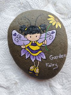 Easy Fairy Painting, Painted Fairy Rocks, Fairy House Rock Painting Ideas, Fairy Painted Rocks Ideas, Fairies Painted On Rocks, Fairy Garden Rock Painting, Fairy Door Painted Rocks