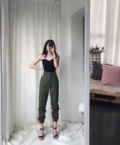 fashion Moda Ulzzang, Mode Ulzzang, Gorgeous Outfits, Fashion 90s, Jogger Pants Casual