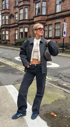 Casual Winter Outfit Aesthetic, Black Sambas, Adidas Samba Outfits, Grey Jeans Outfit, Samba Outfits, Adidas Samba Outfit, Samba Outfit, Stile Hijab, Mode Zara