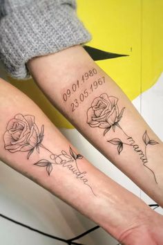 tatto mama e hija con una rosa, fechas y nombres