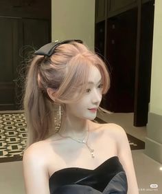 Blone Hair, Lisa Pink, Hair Color Underneath, Wine Hair, Long Wavy Hair, Hair Inspo Color, Dream Hair, Medium Length Hair Cuts