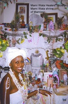 Alter Ideas Spiritual, Hoodoo Altar, Spiritual Alter, Altar Ideas Sacred Space, Deity Worship, Yemaya Orisha, African Traditional Religions, Spiritual Altar, Shrines Art