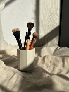 size 4 inch hight  3 inch diameter  Elevate your vanity or desktop with our versatile Concrete Makeup Brush Holder. This chic concrete container box serves as an elegant organizer for your makeup brushes, a stylish candle holder, or a unique dry flowers vase. Its multifunctional design makes it an essential addition to any modern home. Our Concrete Brush Holder is meticulously crafted from high-quality cement, ensuring durability and a sleek, minimalist aesthetic. The sturdy construction and cle Concrete Flowers, Concrete Candle Holder, Vase Making, Closet Redo, Concrete Containers, Moodboard Design, Concrete Candle Holders, Handmade Makeup, Flowers Vase