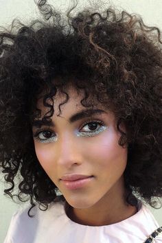 New Festival Beauty Trends to Try at Coachella | Teen Vogue Vogue Makeup, Festival Make Up, Makeup Hacks, Festival Makeup, Natural Beauty Tips, Ingrown Hair, Teen Vogue, Makeup Trends, Beauty Trends