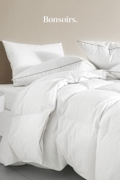 maison inspi maison hôtel cocooning confort cosy Scenario Ideas, White Bedsheets, Linen Bedding, Bed Sheets, Hotel, Pillows, Bed, White, Quick Saves