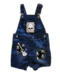 Super adorable camo denim baby short overall all punk rocked out! Size 12-18 months Goth Baby Stuff, Emo Baby Clothes, Grunge Baby Outfits, Goth Maternity Outfits, Punk Rock Baby Clothes, Punk Baby Clothes, Alternative Baby Clothes, Goth Baby Clothes, Gothic Nursery