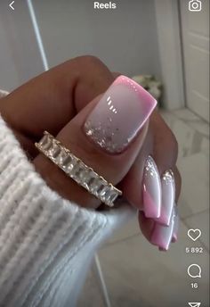 Dip Powder Nails 2024, Gel Nails For Work, Nails Designs Ombre, Glitter Wedding Nails, Classy Looks, Bridal Nails Designs, Nail Designs Ideas, Gel Toe Nails, Manicure Nail Designs