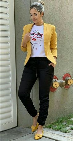 Yellow Blazer, Retro Mode, Trending Fashion Outfits, Business Outfit, Casual Work Outfits, Work Outfits Women, Business Casual Outfits, Work Attire, Outfit Casual