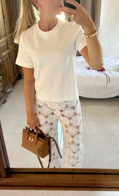 Lace Pants Outfit, Street Style Comfy, White Lace Pants, Mode Zara, Chique Outfits, Lace Pants, High Waist Leggings, Pencil Pants