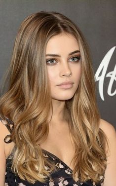 Josephine Langford Hair Color, Josephine Langford Hair, Adele Hair Color, Chrishell Stause Hair, Kelly Clarkson Hair, Warm Bronde, Blonde Actress, Caramel Blonde Hair, Dark Blonde Hair Color