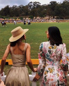 Horse Race Outfit, Black Dress Outfit Casual, Race Outfit, Dresses For The Races, Aimee Song, Polo Outfit