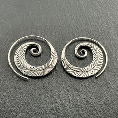 Vintage Heavy Sterling Silver Bohemian Fern Leaf Threader Spiral Hoop Earrings, Diameter 28.6mm, Depth 2mm, Total Weight 10.88 Grams, Secure Lever Closure, Secure Ear Wire, Lovely Condition Spiral Earrings For Festivals, Bohemian Spiral Wrap Earrings With Ear Wire, Silver Spiral Hoop Earrings, Bohemian Adjustable Spiral Hoop Earrings, Bohemian Spiral Nickel-free Hoop Earrings, Bohemian Spiral Hoop Earrings For Pierced Ears, Bohemian Spiral Hoop Earrings In Metal, Bohemian Spiral Metal Hoop Earrings, Bohemian Spiral Hoop Earrings