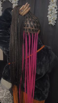 Knotless Braids With Under Color, Large Peekaboo Braids, Cute Hair Colors For Black Women Braids, Black Pink Knotless Braids, Cute Braids For School Black, Peekaboo Braided Hairstyles, Hair Styles Braids With Color, Reverse Peekaboo Hair Braids, Peekaboo Braid Hairstyles