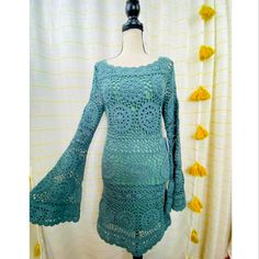 Adorable Majorelle Green Bell Sleeve Crochet Dress Womens Medium Sheer Lined Boho Hippie Festival Cottage Nwot Bust 14.5" Waist 13" Hips 17" Shoulder To Hem 34.5" Sleeves 25.5" Fitted Bohemian Crochet Dress With Long Sleeves, Fitted Long Sleeve Bohemian Crochet Dress, Elegant Fitted Green Crochet Dress, Green Bohemian Dress With Bell Sleeves, Fitted Elegant Green Crochet Dress, Elegant Green Fitted Crochet Dress, Bohemian Long Sleeve Open Knit Crochet Dress, Crochet Bell Sleeves Pattern, Crochet Examples