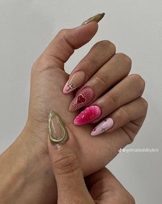 Colourful Nails Acrylic, Short Almond Nails Purple, Purple Nails Aura, Lilac Aura Nails, Pink Maximalist Nails, Aura Nails Purple And Pink, Airbrush Purple Nails, Almond Gel Nails