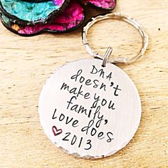 a metal keychain that says, do not make you family love 90's