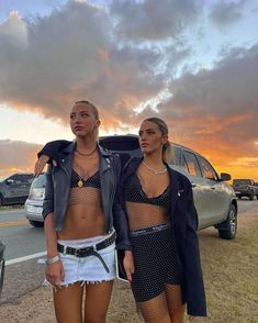 Bresh Festival Outfit Mujer, Crssd Festival Outfit, Creamfields Outfit, Btv Outfits, Music Festival Fits, Music Festival Outfits Casual, Techno Party Outfit, Summer Music Festival Outfits, Coachella Outfit Ideas