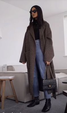 Flannel Trench Coat Outfit, Long Check Coat Outfit, Brown Plaid Coat Outfit Winter, Brown Check Coat Outfit, Long Tweed Coat Outfit, Long Checked Coat Outfit, Long Plaid Jacket Outfit, Brown Plaid Coat Outfit, Plaid Wool Coat Outfit