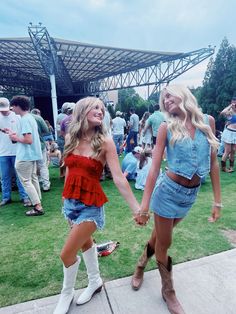 #country #countryconcertoutfit country concert outfit and pic inspo College Concert Outfit Ideas, Charley Crockett Concert Outfit, Country Country Outfits, Usa Country Concert Outfits, Hot Country Nights Outfit, Zach Bryan Outfits Concert, Country In The Park Outfits, Wyatt Flores Concert Outfit, Red Country Concert Outfit