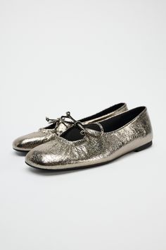 METALLIC BALLET FLATS WITH BOW Metallic Ballet Flats, Blazers Shoes, Joggers Shoes, Waistcoat Dress, Shorts Co Ord, Cardigan Sweater Jacket, Ballerina Shoes, White Flats, Leather Ballet Flats