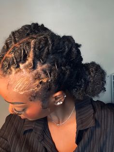 Short Locs Barrel Twist, Barrel Twist Loc Styles, Locs Barrel Twist, Barrel Twist Locs, Barrel Twist Locs Women, Twist Loc Styles, Hairstyle Locs, Locs Women, Lock Hairstyles