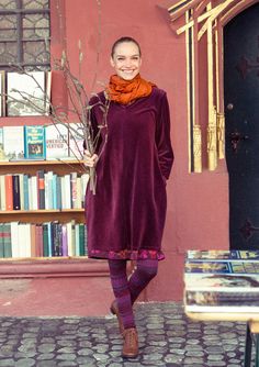 Velour tunic in eco-cotton/polyester – Fabulous rugs – GUDRUN SJÖDÉN – Webshop, mail order and boutiques | Colourful clothes and home textiles in natural materials. Grandma Fashion, Quirky Fashion, Home Textiles, Mail Order, Colourful Outfits