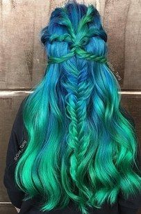 We’ve all seen those insanely gorgeous sea-inspired mermaid hair masterpieces that fill our Instagram feeds, but have you ever wondered what’s it like to actually get the multicolored hair of your dreams IRL? | Here's Everything You Need To Know About Getting Mermaid Hair IRL Green And Blue Hair, Blue And Green Hair, Green Hairstyles, Turquoise Hair Color, Scene Girl, Turquoise Hair, Guy Tang, Bright Hair Colors, Fantasy Hair