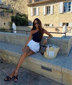 Tourist Outfit, Rome Outfits, Italian Summer Outfits, European Fashion Summer, Greece Outfit, France Outfits, Europe Travel Outfits, Chique Outfit, Summer Holiday Outfits