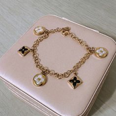 Charming Gold Bracelets Lv Jewelry, Sparkling Accessories, Most Expensive Jewelry, Louis Vuitton Bracelet, Candy Jewelry, Fasion Outfits, Wrist Jewelry, Gold Pendant Jewelry