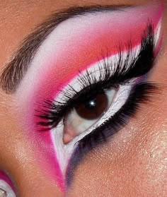 flamingo oh my so cute Flamingo Inspired Makeup, Flamingo Eye Makeup, Flamingo Face Makeup, Flamingo Trunk Or Treat Ideas, Flamingo Costume Makeup, Flamingo Makeup Look, Flamingo Makeup Halloween, Flamingo Costume Womens, Flamingo Face Paint