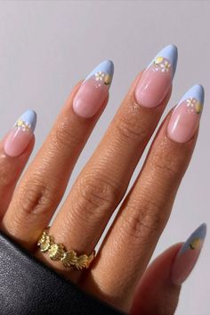 Delicate Summer Nails, European Nails Summer, Blueberry Lemon Nails, Fun Blue Nails Designs, Lemon Design Nails, Lemon And Blue Nails, Lemon Nails Art, Italy Nails Aesthetic, 2024 Nails Summer