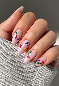 Christmas Nail Inspo Simple, Christmas Light Nail Art, Nails For December, Natural Nail Shapes, Festive Holiday Nails, Xmas Nail Designs, Light Nail, Santa Nails, Holiday Nails Christmas