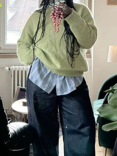 Blue Striped Shirt, Sweater Outfit, Winter Fits, Fashion Business, Mode Inspo, Soft Grunge, Korean Street Fashion, Mode Vintage, Green Sweater