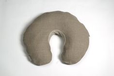 Travel pillow, Neck pillow, Buckwheat neck pillow, Zewo waste travel pillow, Linen travel pillow, Grey travel pillow, Zero waste pillow Details: Dimensions: 14x14 inches/37x37 cm; Weight: 38 oz/1,1 kg; Materials: Inner layer: 100 % natural cotton, not bleached/colored; Outer pillowcover: 100% europian linen flax; Filled: 100% organic buckwheat hulls; Care: outher pillowcover- mashine washable, wash in lukewarm water 104 F/40 C with similar colours. Shipping: Shipping normally takes 7-10 working Buckwheat Pillow, Dry Plants, Sewing Pillows, Bed Linen Sets, Bleach Color, Neck Pillow, Buckwheat, Head And Neck, Zero Waste