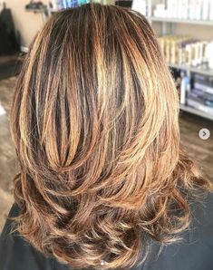 Medium Length Hairstyles For Women, Long Hairstyles For Women, Medium Haircut, Medium Hair Styles For Women, Medium Length Hairstyles, Look Attractive, Hairstyles For Women Over 50